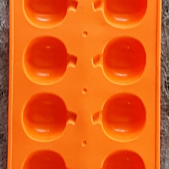 🎃 Pumpkins Silicone Chocolates Ice Tray Jello Shots Halloween Mold Kids Parties - Picture 3 of 13